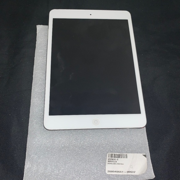 Unlocked Silver iPad mini 16GB - Picture 1 of 5